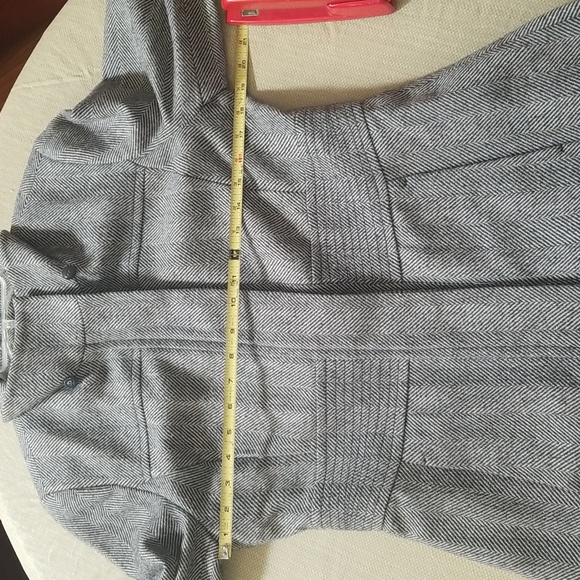 🖤 Macy's Esprit Black and White Herringbone Patterned Coat 🖤 - Picture 11 of 12